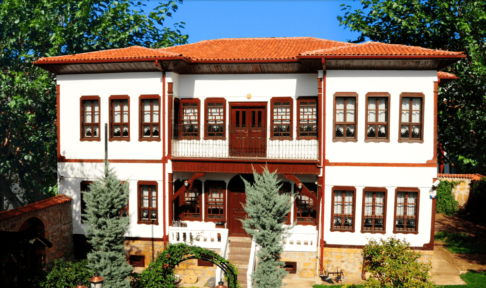 A registered Ottoman mansion in İstanbulluoğlu neighborhood, restored in 2007 and now used as a municipal guesthouse.