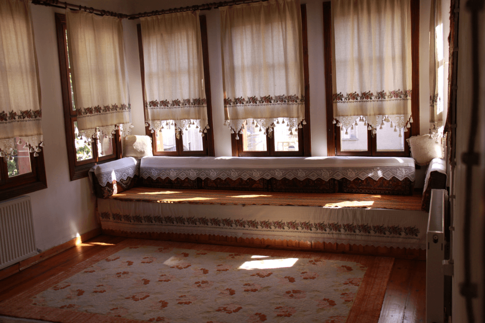 A registered Ottoman mansion in İstanbulluoğlu neighborhood, restored in 2007 and now used as a municipal guesthouse.