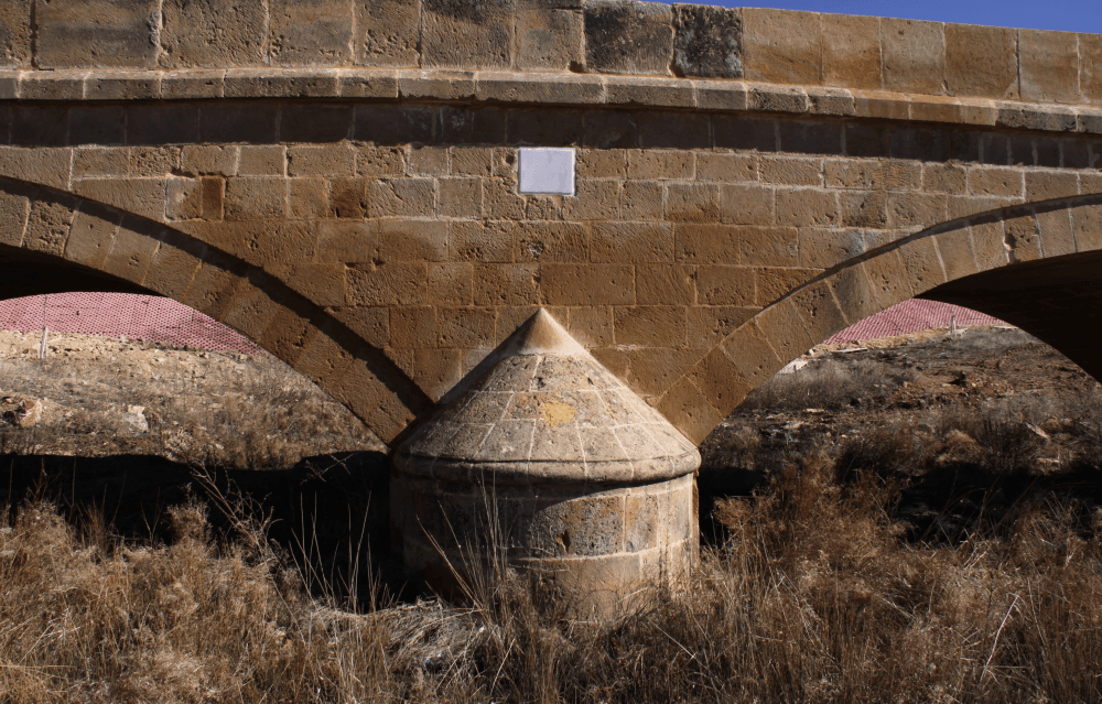 Pont historique à deux arches construit sous le règne d'Abdülhamid II (1894-95), situé sur le campus de l'Université de Bozok.