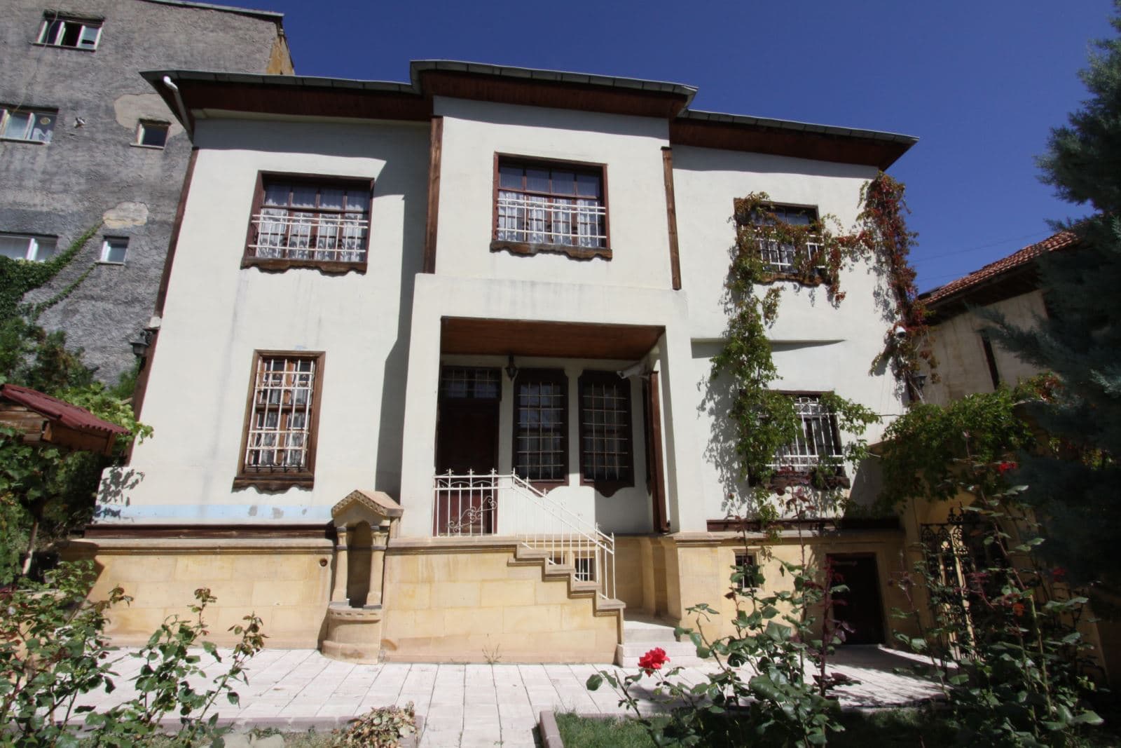 Muteber Divanlıoğlu Konağı