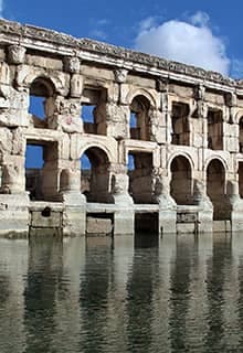 2018 yılında UNESCO Dünya Miras Geçici Listesi’ne alınan Sarıkaya Roma Hamamı, ya da diğer adıyla Kral Kızı Hamamı, Sarıkaya ilçesinde, Kaplıcalar Mahallesi