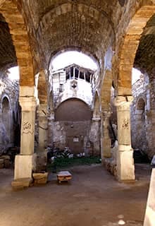 Garipler Köyü’nde yer alan kilisenin çatısı kısmen yıkık durumdadır. Ancak yalnızca bir köşesinin üst kısmı dışında bütün duvarları sağlam vaziyettedir. Kilisen