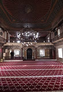 1801 yılında inşa edilen Başçavuş Camii, Türk hamamı, şadırvan ve camiden oluşan bir külliyedir. Cami, kalem işi süslemeleri ve duvarlarında cami, köprü, çeşme