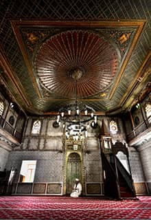 1801 yılında inşa edilen Başçavuş Camii, Türk hamamı, şadırvan ve camiden oluşan bir külliyedir. Cami, kalem işi süslemeleri ve duvarlarında cami, köprü, çeşme